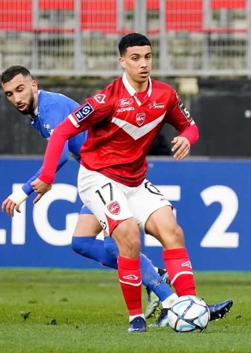 Aymen Boutoutaou (Valenciennes FC).