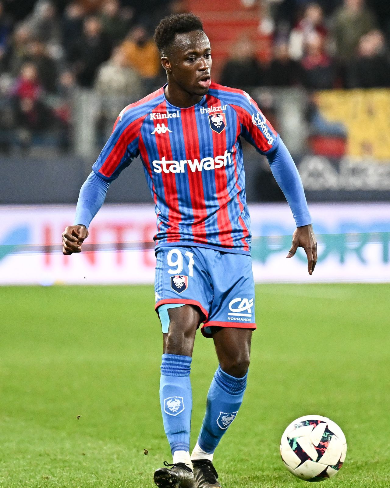 Emmanuel Ntim, le défenseur du SM Caen.