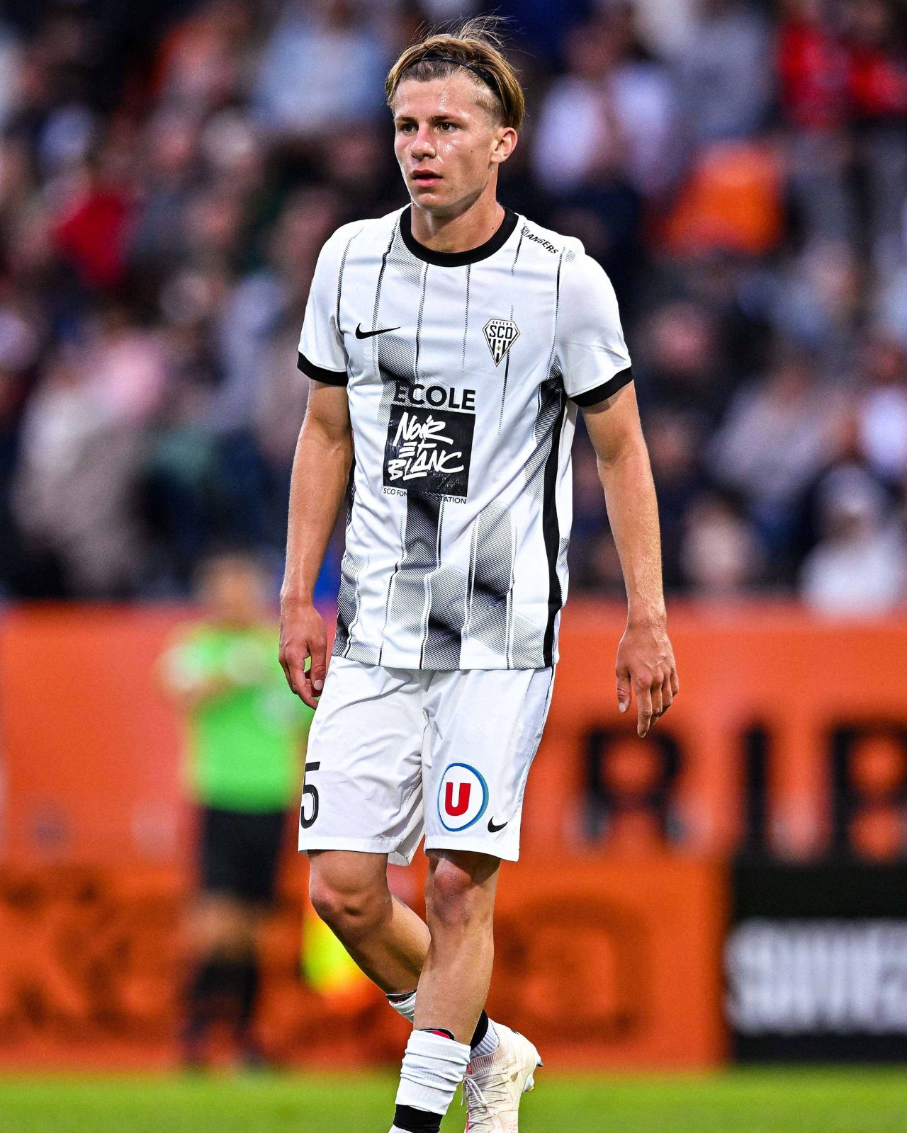 Marius Courcoul (Angers SCO) est le plus jeune joueur à avoir joué en Ligue 2 BKT cette saison.